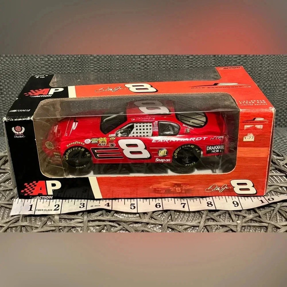 Action 2003 Dale Earnhardt Jr Monte Carlo, 1/24 Scale - Picture 4 of 4